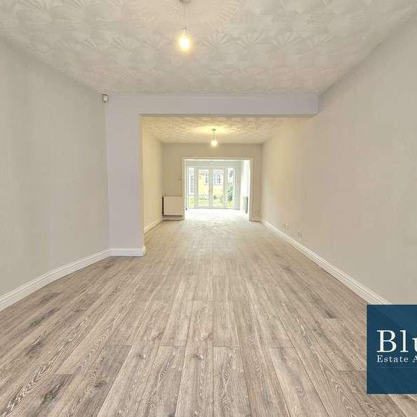 Victoria Gardens, Hounslow, TW5 - Photo 1