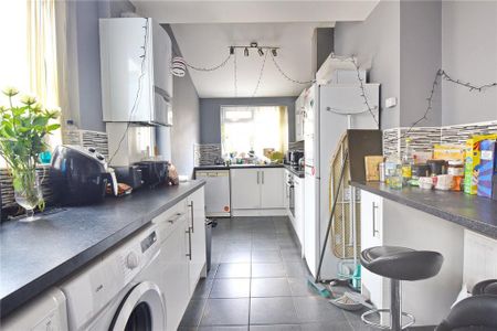 4 bedroom terraced house to rent - Photo 4