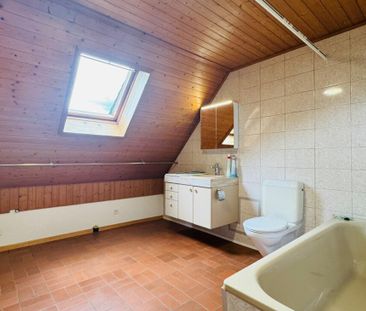 Gepfl. 5.5-Zi.-Whg. im 1. OG eines gepflegten 2-FH mit Balkon, PP &... - Photo 6