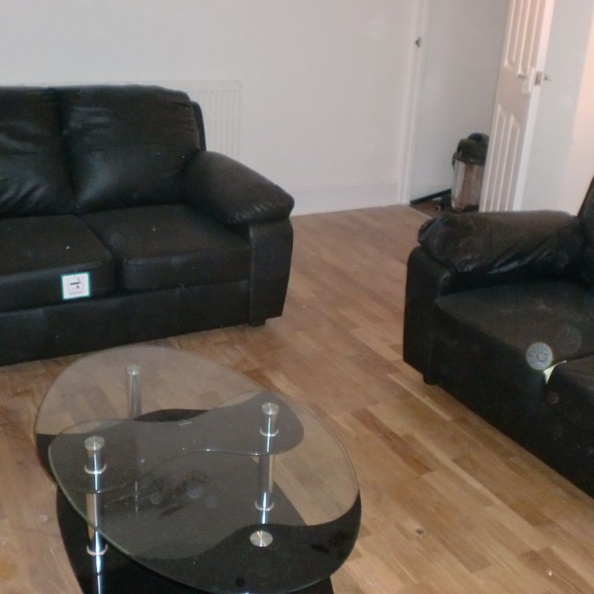 Stonegate Road, Meanwood, Leeds, LS6 4HZ - Photo 1