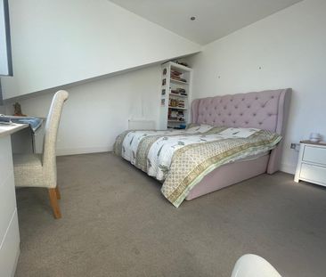 3 Bed Penthouse, Town Meadow, TW8 - Photo 6