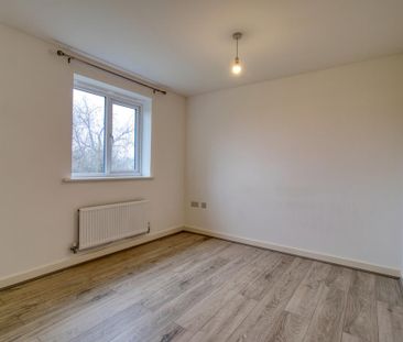 2 bedroom coach house to rent - Photo 2