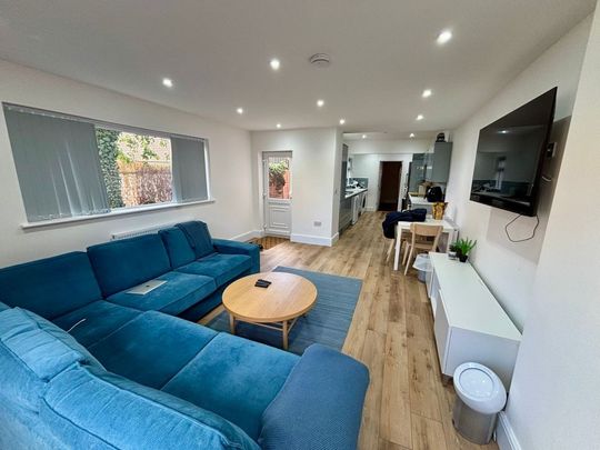 1 Oliver Road - Stunning Student HomeLoughborough - Photo 1