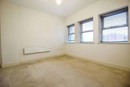 Flat 2, Eastcott House, Swindon, 4 High Street, SN1 - Photo 5