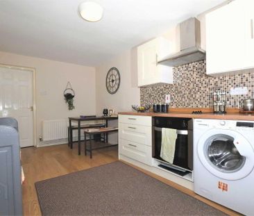 28 Low Road, Lisburn, BT27 4TJ - Photo 1