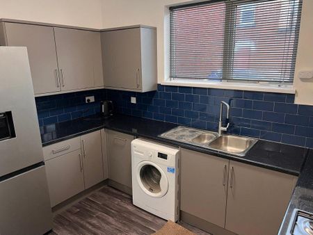 2 bedroom end of terrace house to rent - Photo 4