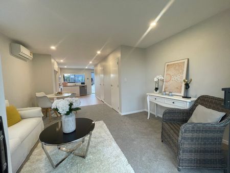 MANGERE BRIDGE, 3 BEDROOMS - Photo 2