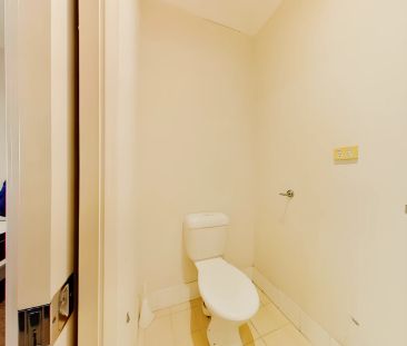 Room 4 (Ensuite/balcony) - Photo 6