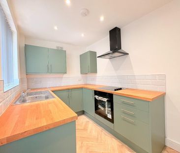 2 bedroom terraced house to rent - Photo 4