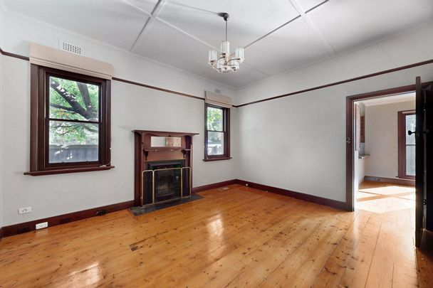 LARGE FAMILY HOME IN PRIME LOCATION - Photo 1