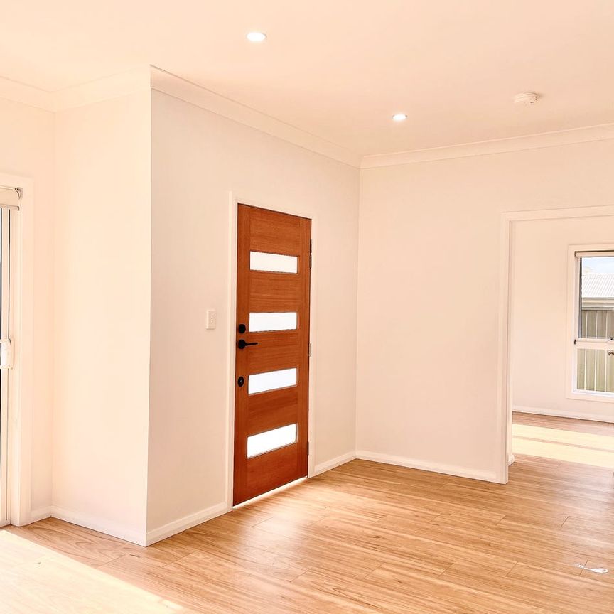 Near new 2 bedroom Granny Flat !! - Photo 1