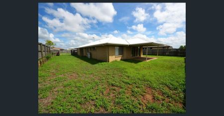 Comfort, space, and convenience – all in one family home! - Photo 2