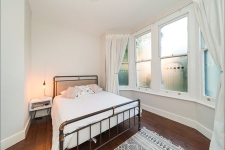 2 Bed Flat, Brixton Hill, SW2 - Photo 4