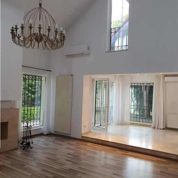 Vila 7 Camere | Erou Iancu Nicolae - Photo 1