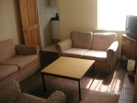 Nice 4 bed student house available - Photo 1