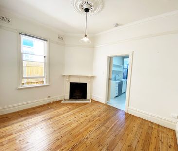 Great Terrace in a beautiful tree lined street - Photo 2