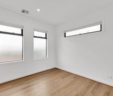 Space, Style & Convenience in a Premium Locale - Photo 6