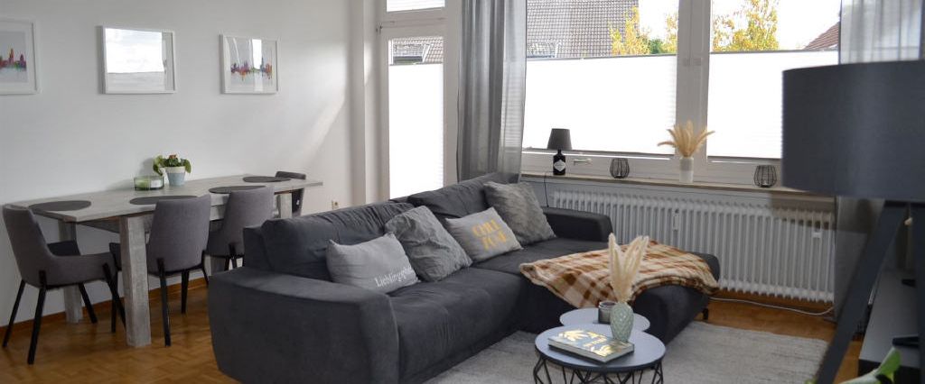 Gepflegte 2 Zi.-Mietwohnung mit Südbalkon und schönem Ausblick - Foto 1