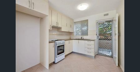 Beautifully Renovated Ground Floor Unit in Elevated Wembley Downs Location - Photo 4