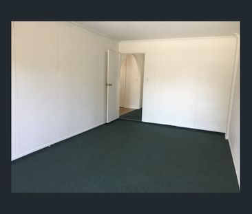 LOW-SET BRICK IN QUIET MARGATE $600pw - Photo 2