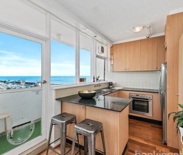 Super-sized, light-filled one-bedder with uninterrupted bay views - Photo 2