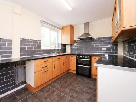 3 bedroom terraced house to rent - Photo 4