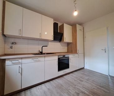 Sehr schöne und bezugsfertige 2 ZKDB mit Einbauküche, Vinylboden un... - Foto 2