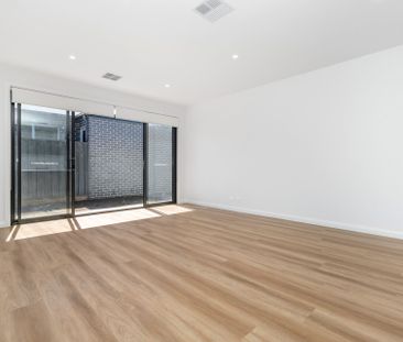 Brand new elegant home - Photo 5