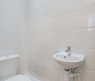3 bed Apartment To Let - Photo 2