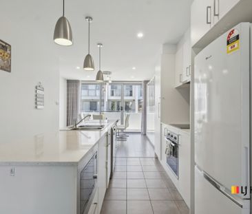 Great Townhouse With Flexible Floorplan - Photo 1