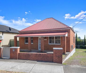 Charming Two Bedroom Home - Photo 6