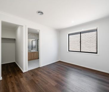 LUXURY LIVING IN SUNBURY - Photo 5