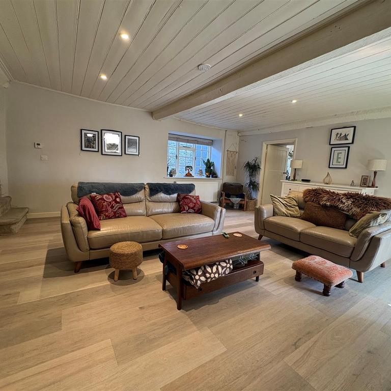 4 bedroom semi-detached house to rent - Photo 1