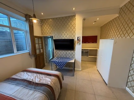 Studio to rent - Photo 2