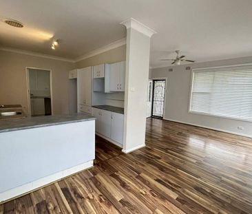 NEAT & TIDY HOME! - Photo 2