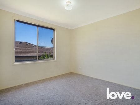 1/2 Hillview Crescent, Macquarie Hills, NSW, 2285 - Photo 2