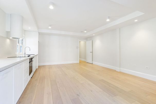 Tastefully Renovated, Luxuriously Designed, Secure And Brand New, Executive Style Two Bedroom Art-Deco Apartment In The Heart Of Enmore - Photo 1