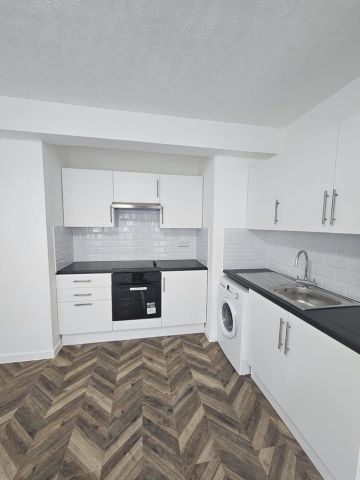 1 Bed Flat, Parrington House, SW4 - Photo 3