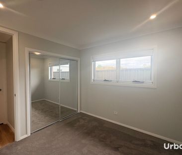 Stylish Living Designed for Modern Families - Four Bedroom Home ! - Photo 2