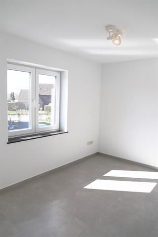 Mooie halfopen woning met tuintje - Photo 5