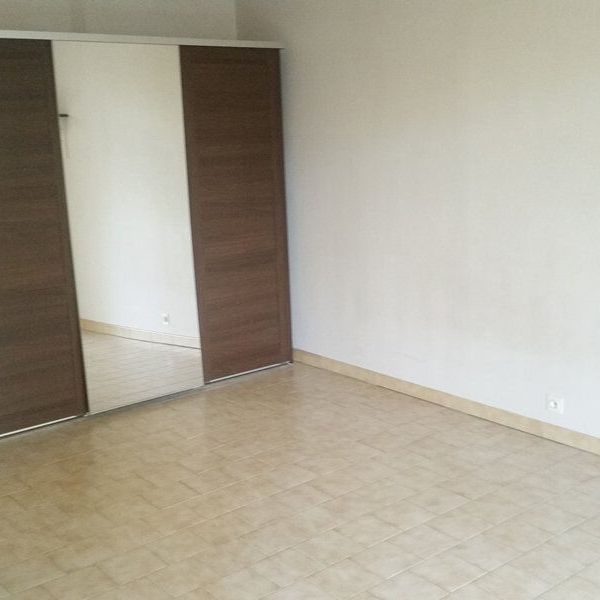 Appartement 1 pièces 25m2 MARSEILLE 8EME 531 euros - Photo 1