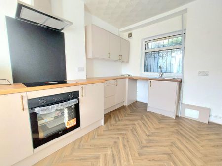 2 bedroom terraced house to rent - Photo 4