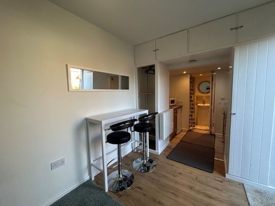 Rodney Way, GuildfordProperty for lettings - Seymours - Photo 1