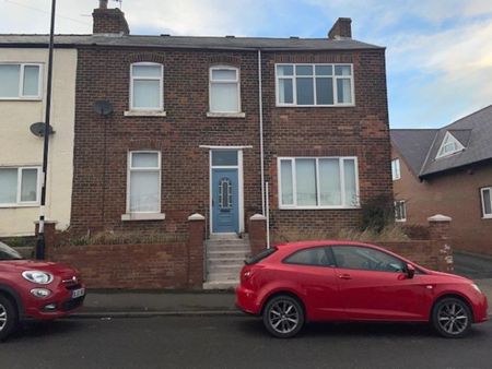 3 bedroom semi-detached house to rent - Photo 3