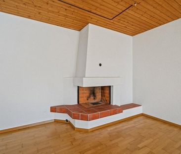 Charmante 4.5 Zimmer-Wohnung mit Balkon und Cheminée - Photo 3