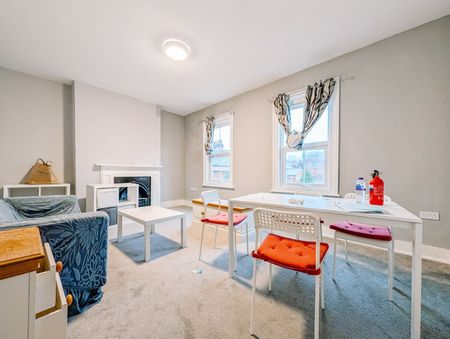 3 Bed Flat, The Grove, RG1 - Photo 2