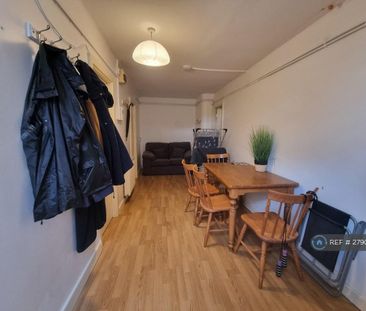 1 bedroom in a flat share to rent - Photo 6