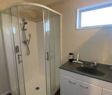 Modern One-Bedroom Flat in Stoke - Photo 4