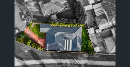 Spacious Family Home - Photo 3