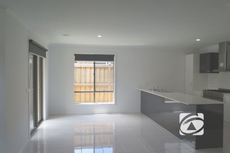 PERFECT FAMILY HOME IN PRIME LOCATION - Photo 5